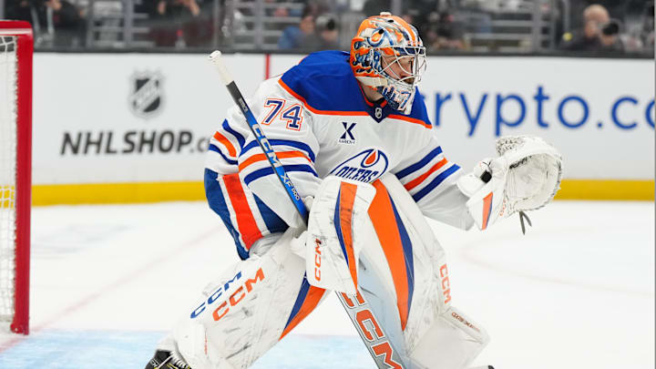 Edmonton Oilers goaltender Stuart Skinner defends the goal against the Los Angeles Kings. Edmonton Oilers goaltender Stuart Skinner defends the goal against the Los Angeles Kings.