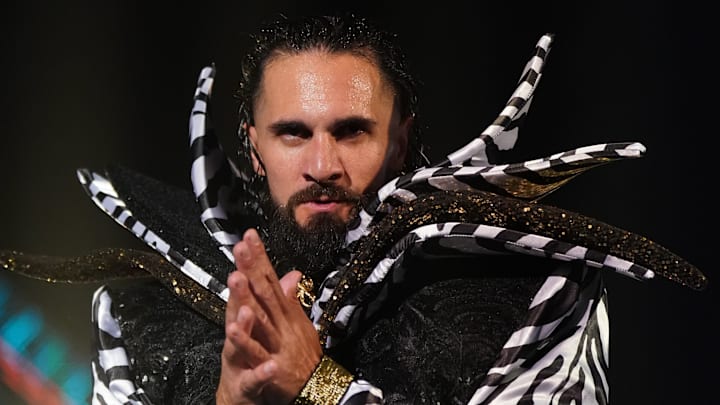 Seth Rollins injured his shoulder against Cody Rhodes.