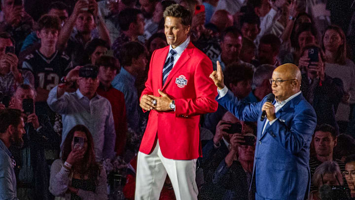 AMFOOT-US-PATRIOTS-HALL OF FAME-BRADY