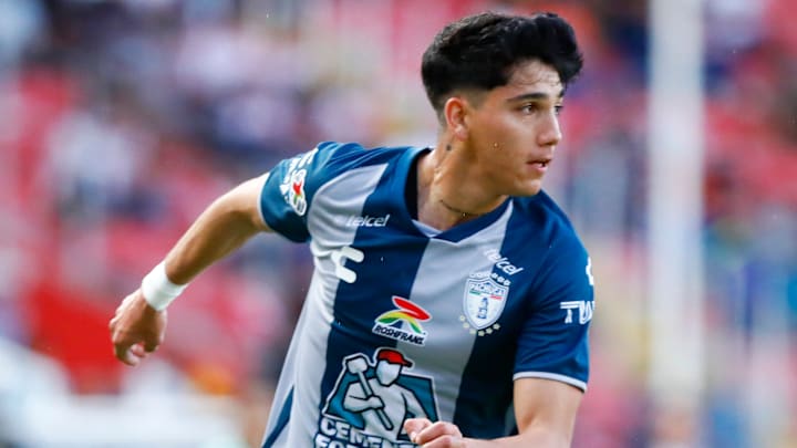 Al lateral Kevin Álvarez de Pachuca le siguen saliendo pretendientes, ahora se suma el Sevilla de España.