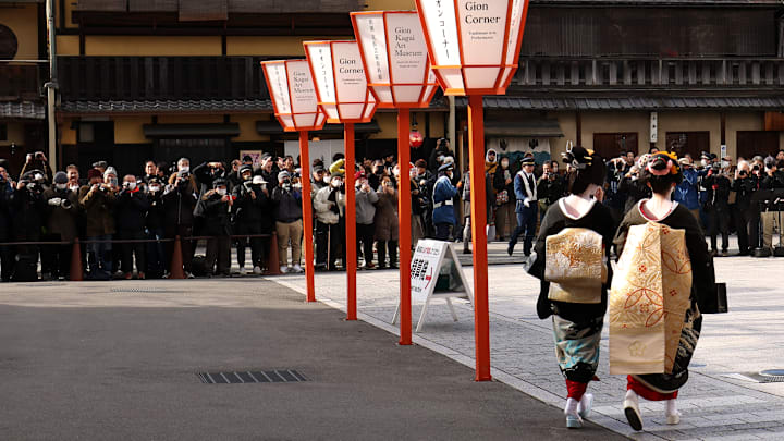 Geiko And Maiko Celebrate New Year