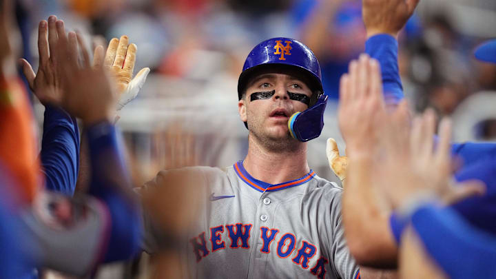 Sep 27, 2025; Miami, Florida, USA; New York Mets first baseman Pete Alonso (20) celebrates his solo home run against the Miami Marlins in the third inning at loanDepot Park. Mandatory Credit: Jim Rassol-Imagn Images Sep 27, 2025; Miami, Florida, USA; New York Mets first baseman Pete Alonso (20) celebrates his solo home run against the Miami Marlins in the third inning at loanDepot Park. Mandatory Credit: Jim Rassol-Imagn Images