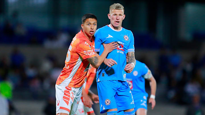 Jorge Berlanga y el polaco Mateusz Bogusz en el Clausura 2025