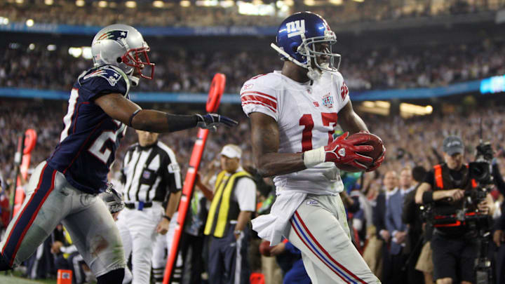 New York Giants wide receiver Plaxico Burress catches the game-winning touchdown of Super Bowl XLII.