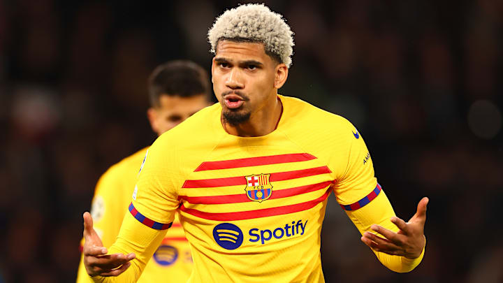 Ronald Araujo avec le FC Barcelone lors du match aller de Ligue des Champions, face au PSG