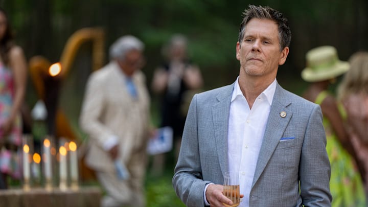 Sirens. Kevin Bacon as Peter Kell in episode 102 of Sirens. Cr. Macall Polay/Netflix © 2025 Sirens. Kevin Bacon as Peter Kell in episode 102 of Sirens. Cr. Macall Polay/Netflix © 2025
