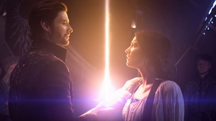 SHADOW AND BONE (L to R) BEN BARNES as THE DARKLING / GENERAL KIRIGAN and JESSIE MEI LI as ALINA STARKOV in SHADOW AND BONE Cr. COURTESY OF NETFLIX © 2021
