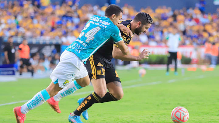 Tigres UANL v León. Tigres UANL v León.