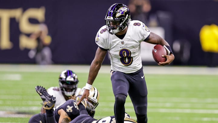 Baltimore Ravens quarterback Lamar Jackson (8) 