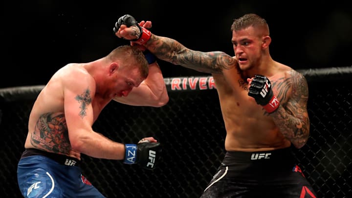 Apr 14, 2018; Glendale, AZ, USA; Dustin Poirier (red gloves) fights against Justin Gaethje (blue