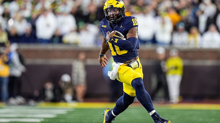 Michigan quarterback Alex Orji (10) runs against Oregon during the second half at Michigan Stadium Michigan quarterback Alex Orji (10) runs against Oregon during the second half at Michigan Stadium