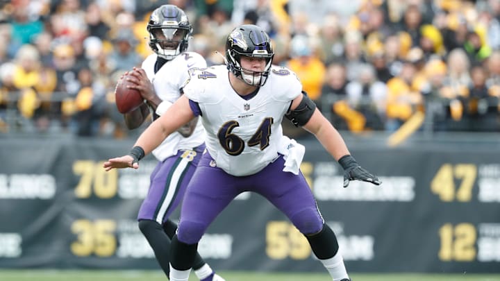 Tyler Linderbaum joins a revamped Raiders defense. 