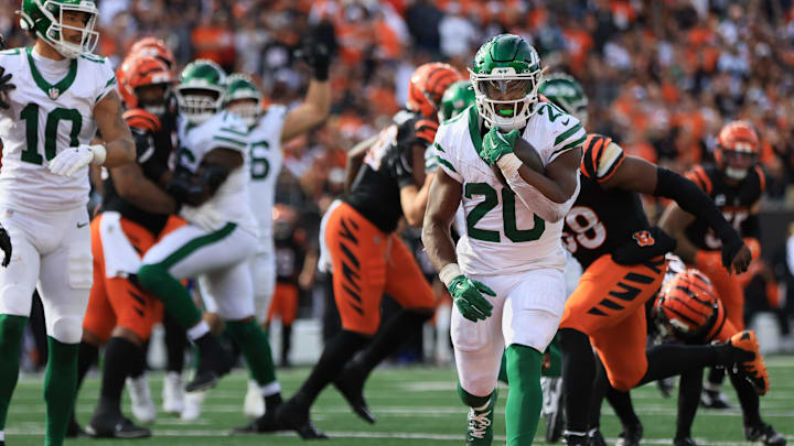 Oct 26, 2025; Cincinnati, Ohio, USA; New York Jets running back Breece Hall (20) runs with the ball against the Cincinnati Bengals at Paycor Stadium. Mandatory Credit: Katie Stratman-Imagn Images