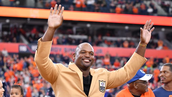 This is huge - Orange legend and Hall of Famer Dwight Freeney has joined the Syracuse football staff in player development.