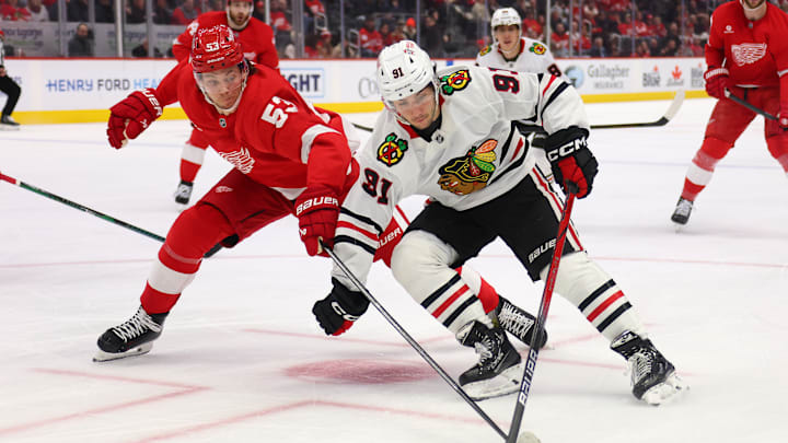 Chicago Blackhawks v Detroit Red Wings