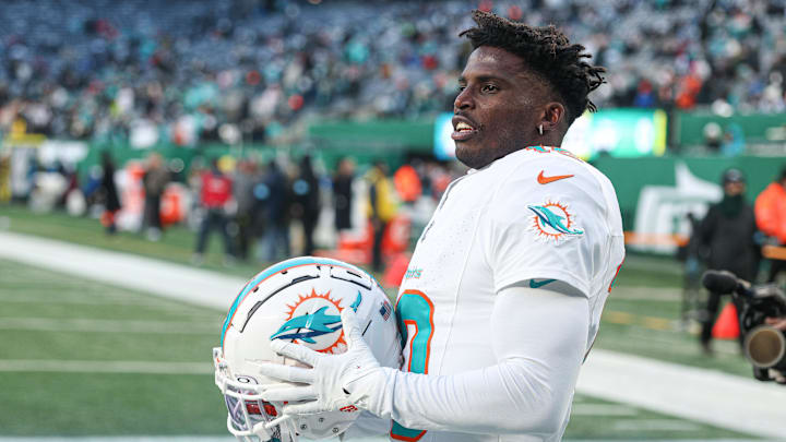 Miami Dolphins wide receiver Tyreek Hill (10) on the field before the game against the New York Jets at MetLife Stadium. 