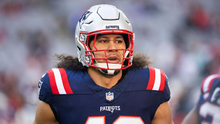 Dec 15, 2024; Glendale, Arizona, USA; New England Patriots linebacker Jahlani Tavai (48) against the Arizona Cardinals at State Farm Stadium. Mandatory Credit: Mark J. Rebilas-Imagn Images Dec 15, 2024; Glendale, Arizona, USA; New England Patriots linebacker Jahlani Tavai (48) against the Arizona Cardinals at State Farm Stadium. Mandatory Credit: Mark J. Rebilas-Imagn Images