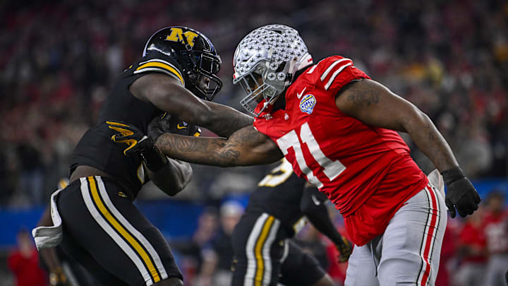 Dec 29, 2023; Arlington, TX, USA; Ohio State Buckeyes offensive lineman Josh Simmons (71) blocks Missouri Tigers defensive lineman Darius Robinson (6) during the second quarter at AT&T Stadium. Mandatory Credit: Jerome Miron-Imagn Images