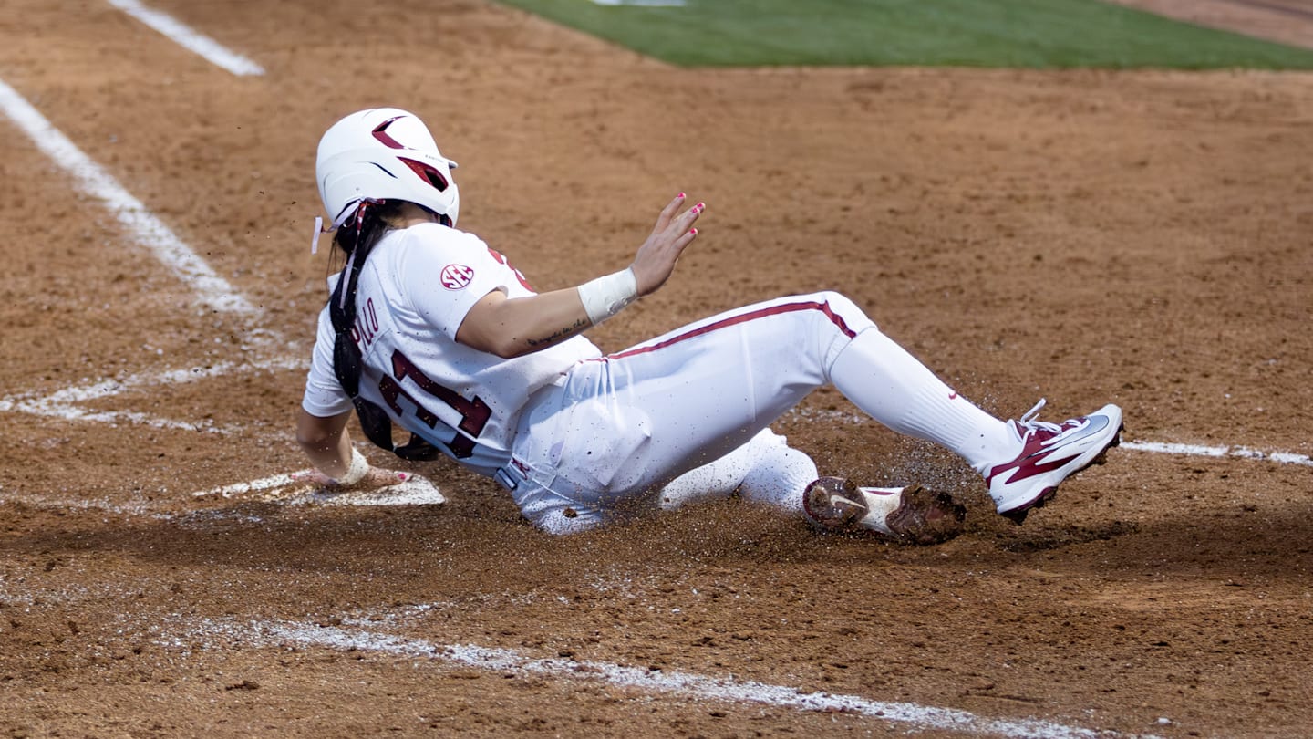 No. 1 Texas Dominates No. 5 Alabama Softball in Game 1