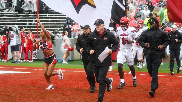 Louisville takes the field in Raleigh Louisville takes the field in Raleigh