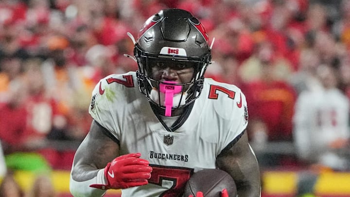Nov 4, 2024; Kansas City, Missouri, USA; Tampa Bay Buccaneers running back Bucky Irving (7) runs the bball against the Kansas City Chiefs during the second half at GEHA Field at Arrowhead Stadium. Mandatory Credit: Denny Medley-Imagn Images Nov 4, 2024; Kansas City, Missouri, USA; Tampa Bay Buccaneers running back Bucky Irving (7) runs the bball against the Kansas City Chiefs during the second half at GEHA Field at Arrowhead Stadium. Mandatory Credit: Denny Medley-Imagn Images