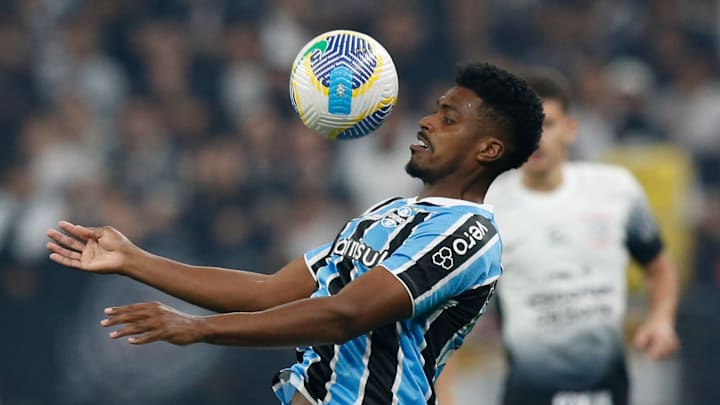 Jemerson cumpriu suspensão na Arena