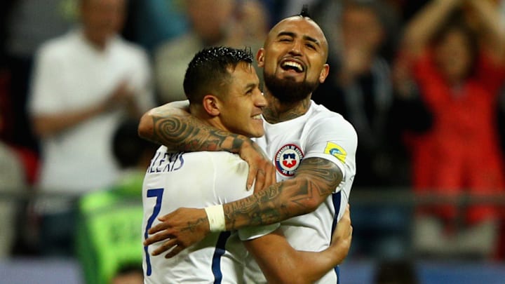 Flamengo quer unir dupla da Seleção do Chile no Rio de Janeiro. Após Vidal, clube conversa com Sánchez. Flamengo quer unir dupla da Seleção do Chile no Rio de Janeiro. Após Vidal, clube conversa com Sánchez.