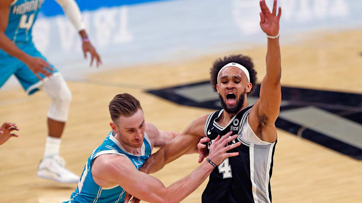 Derrick White, Gordon Hayward