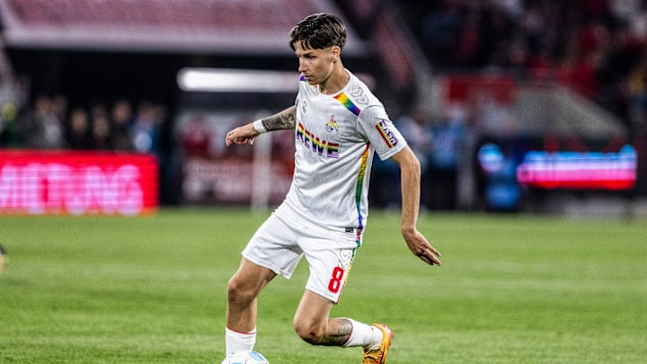 Denis Huseinbasic im Köln-Trikot. Für Bosnien und Herzegowina wird er im Juni nicht spielen