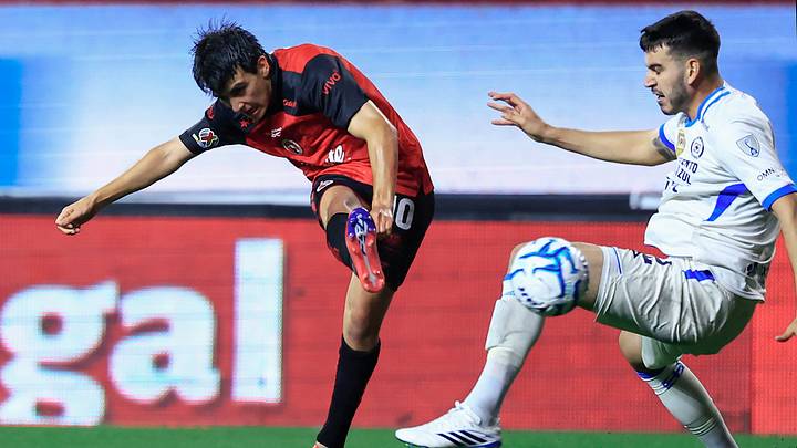 Alan Montes fue eliminado con facilidad por Gilberto Mora en el segundo tanto de los fronterizos Alan Montes fue eliminado con facilidad por Gilberto Mora en el segundo tanto de los fronterizos