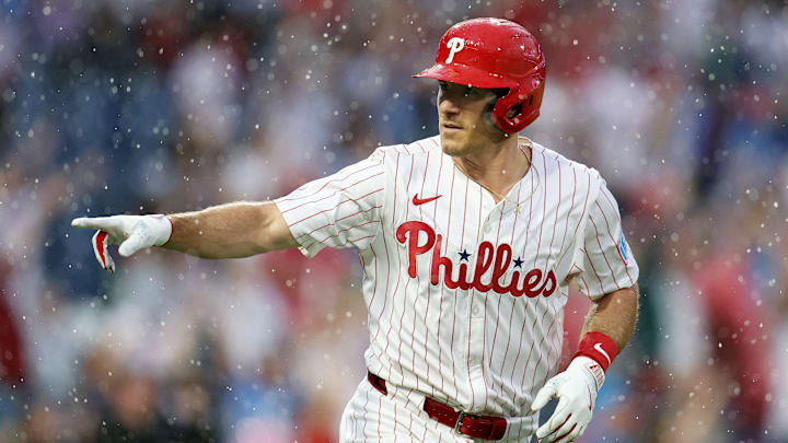 Who would replace J.T. Realmuto if he leaves in free agency?