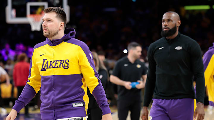 James y Doncic no fueron un factor en el último cuarto del Juego 4