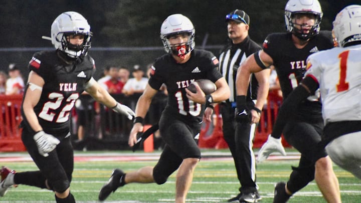 New starting Yelm quarterback Parker Myers scrambles in 2024 opener against Mount Tahoma