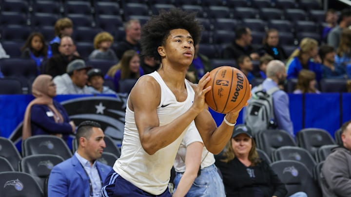 Feb 21, 2025; Orlando, Florida, USA; Memphis Grizzlies forward Jaylen Wells (0) warms up before the game against the Orlando Magic] at Kia Center. Mandatory Credit: Mike Watters-Imagn Images