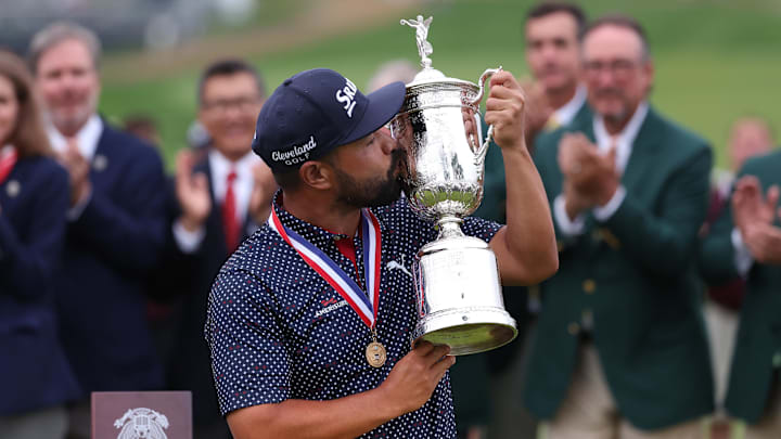 J.J. Spaun kisses the U.S. Open trophy
