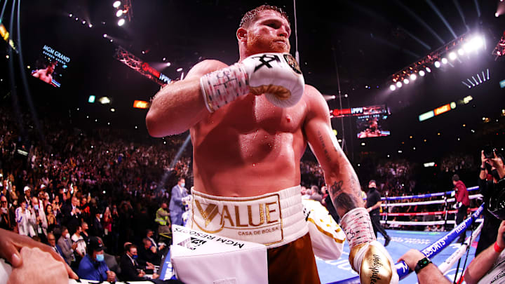Saúl "Canelo" Álvarez dominó de principio a fin la pelea contra Caleb Plant 
