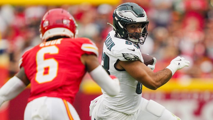 Sep 14, 2025; Kansas City, Missouri, USA; Philadelphia Eagles tight end Kylen Granson (83) runs with the ball against Kansas City Chiefs safety Bryan Cook (6) during the second half at GEHA Field at Arrowhead Stadium. Mandatory Credit: Jay Biggerstaff-Imagn Images Sep 14, 2025; Kansas City, Missouri, USA; Philadelphia Eagles tight end Kylen Granson (83) runs with the ball against Kansas City Chiefs safety Bryan Cook (6) during the second half at GEHA Field at Arrowhead Stadium. Mandatory Credit: Jay Biggerstaff-Imagn Images