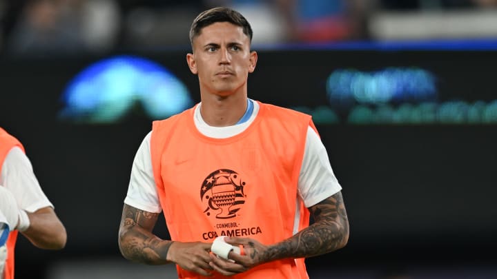 Jogador tem 24 anos de idade Jogador tem 24 anos de idade