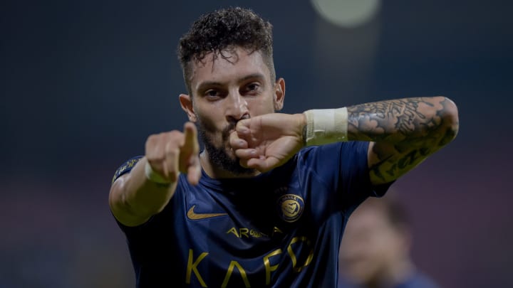 Lateral está com 31 anos de idade