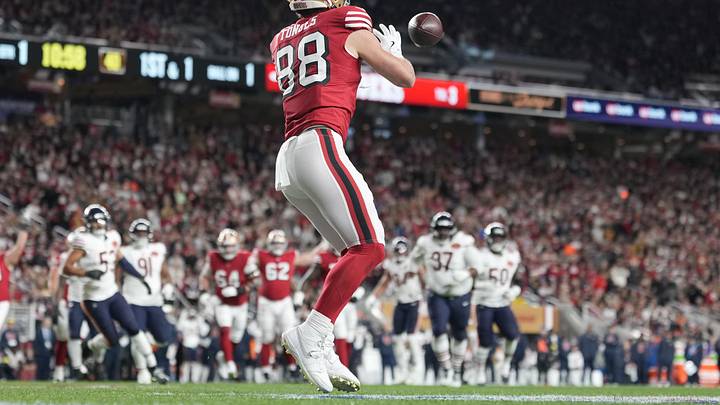 Dec 28, 2025; Santa Clara, California, USA; San Francisco 49ers tight end Jake Tonges (88) makes a catch to score a touchdown against the Chicago Bears in the first half at Levi's Stadium. Mandatory Credit: Kyle Terada-Imagn Images