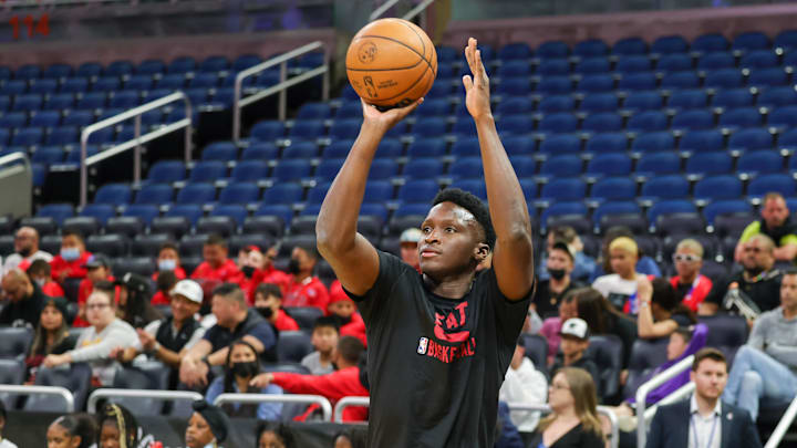 Apr 10, 2022; Orlando, Florida, USA; Miami Heat guard Victor Oladipo (4) warms up before the game against the Orlando Magic at Amway Center. Mandatory Credit: Mike Watters-Imagn Images