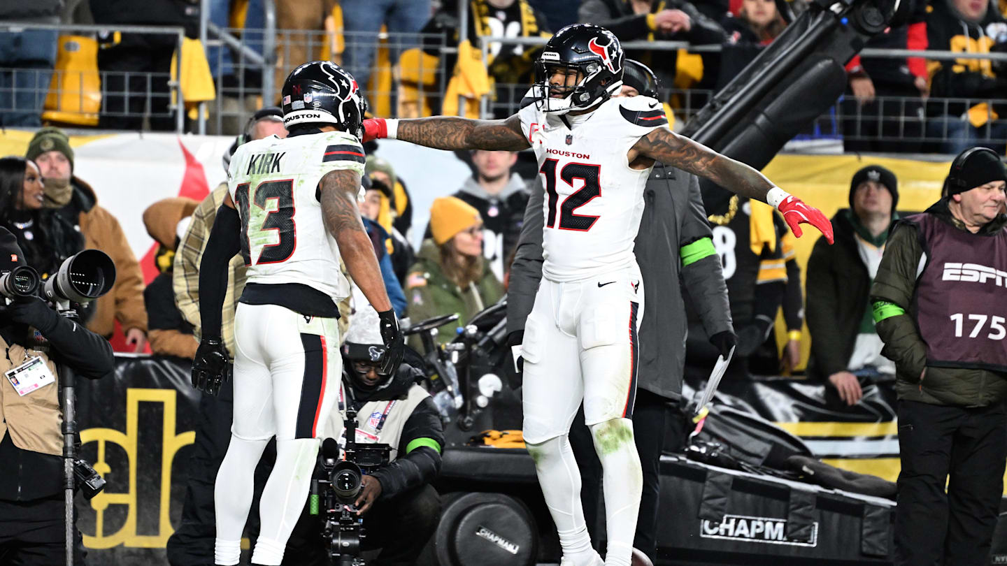 Texans Star Carted Off in Wild Card vs Steelers