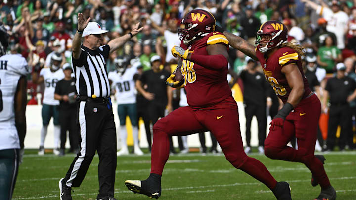 Washington Commanders defensive tackle Phidarian Mathis (98) 