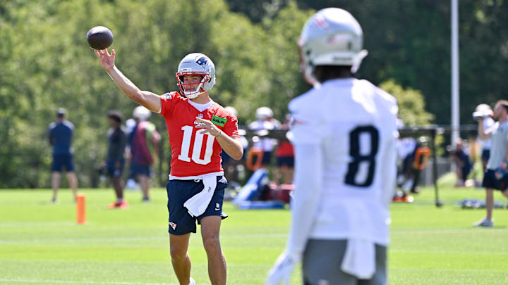 Jul 23, 2025; Foxborough, MA, USA; New England Patriots quarterback Drake Maye (10) throws a pass to wide receiver Stefon Diggs (8) during training camp at Gillette Stadium. Mandatory Credit: Eric Canha-Imagn Images Jul 23, 2025; Foxborough, MA, USA; New England Patriots quarterback Drake Maye (10) throws a pass to wide receiver Stefon Diggs (8) during training camp at Gillette Stadium. Mandatory Credit: Eric Canha-Imagn Images
