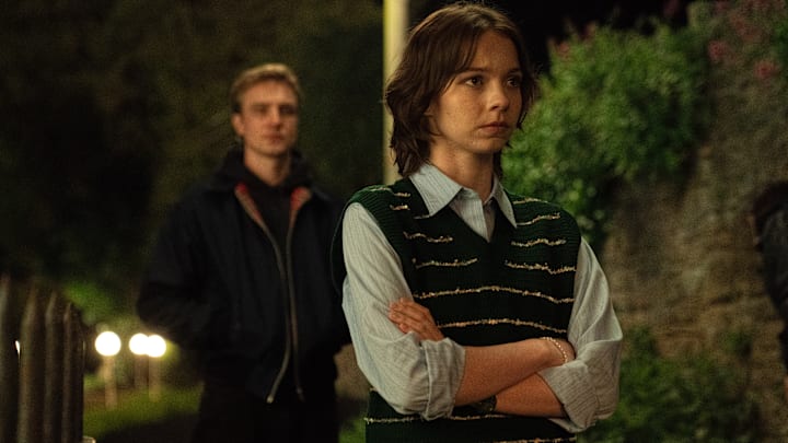 A Good Girl's Guide to Murder: Season 2. (L-R) Henry Ashton as Max Hastings and Emma Myers as Pip Fitz-Amobi in A Good Girl's Guide to Murder season 2