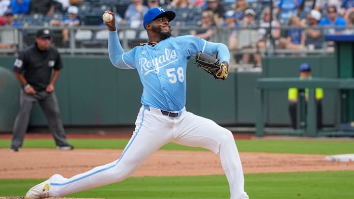 Sep 21, 2025; Kansas City, Missouri, USA; Kansas City Royals relief pitcher Luinder Avila (58) delivers a pitch against the Toronto Blue Jays during the ninth inning at Kauffman Stadium. Mandatory Credit: Denny Medley-Imagn Images Sep 21, 2025; Kansas City, Missouri, USA; Kansas City Royals relief pitcher Luinder Avila (58) delivers a pitch against the Toronto Blue Jays during the ninth inning at Kauffman Stadium. Mandatory Credit: Denny Medley-Imagn Images