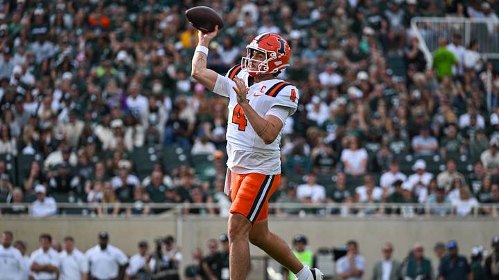 COLLEGE FOOTBALL: OCT 10 Illinois at Michigan State COLLEGE FOOTBALL: OCT 10 Illinois at Michigan State