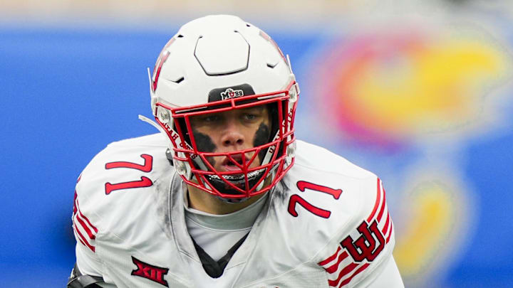 Utah Utes offensive lineman Caleb Lomu