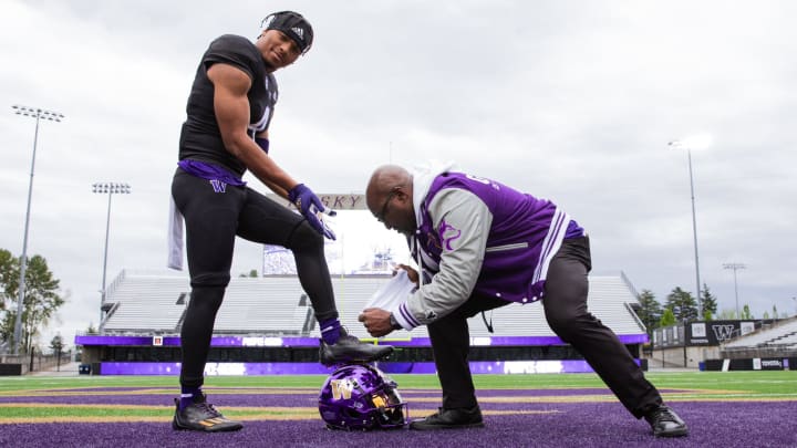 Jordan Washington on a UW visit before committing.