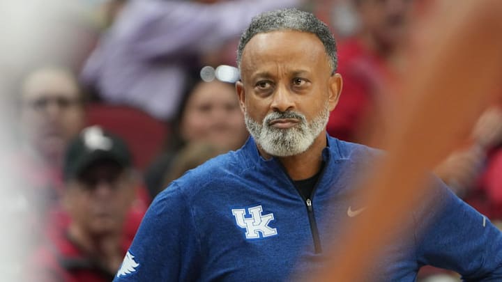 Kentucky's head coach Kenny Brooks watched a play against Louisville in the KFC Yum! Center.
November 22, 2025 Kentucky's head coach Kenny Brooks watched a play against Louisville in the KFC Yum! Center.
November 22, 2025